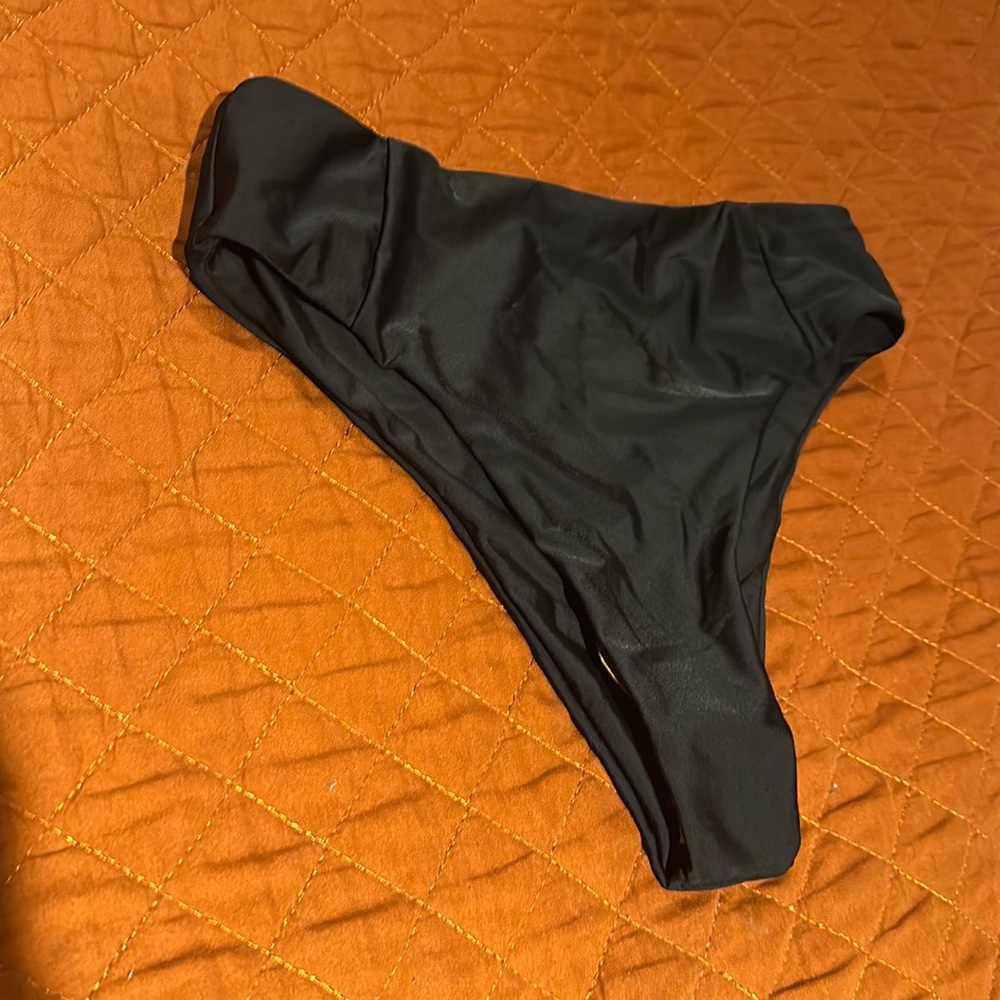 High cut bikini bottoms